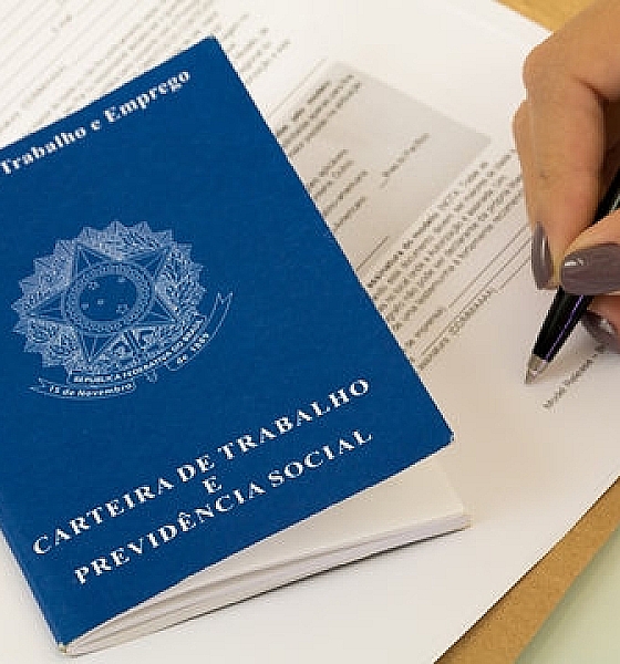 Câmara muda estratégia e debate fim da escala 6×1 por meio de PEC