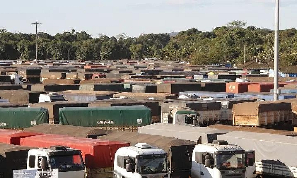 Frete de grãos recua em MT com baixa demanda por transporte