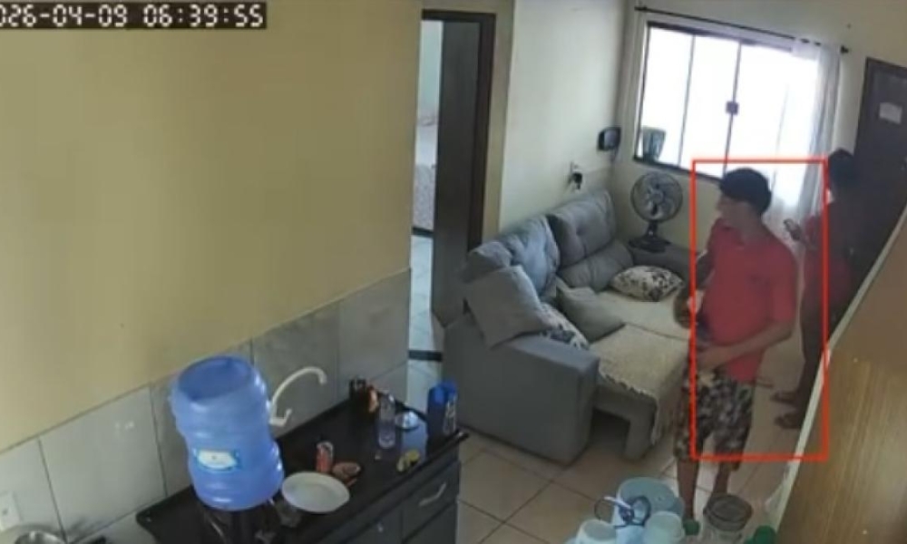 Jovem é encontrada morta em residência em Sinop; imagens mostram suspeito no local (Vídeo)