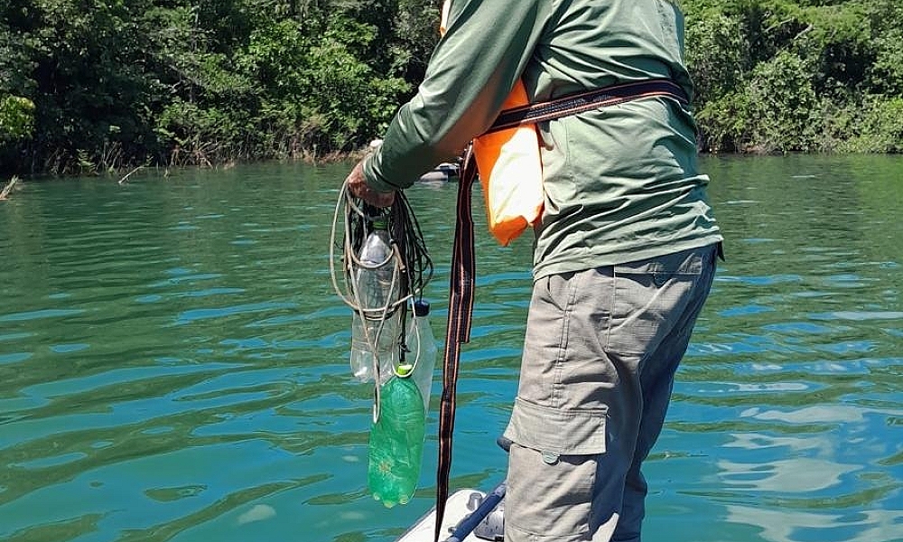 Sema apreende equipamentos proibidos e devolve 56 peixes ao Lago do Manso