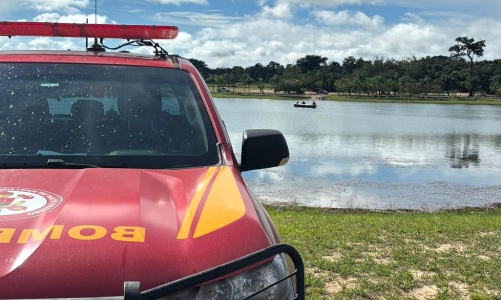 Bombeiros resgatam corpo de adolescente após afogamento em lago