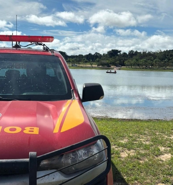 Bombeiros resgatam corpo de adolescente após afogamento em lago
