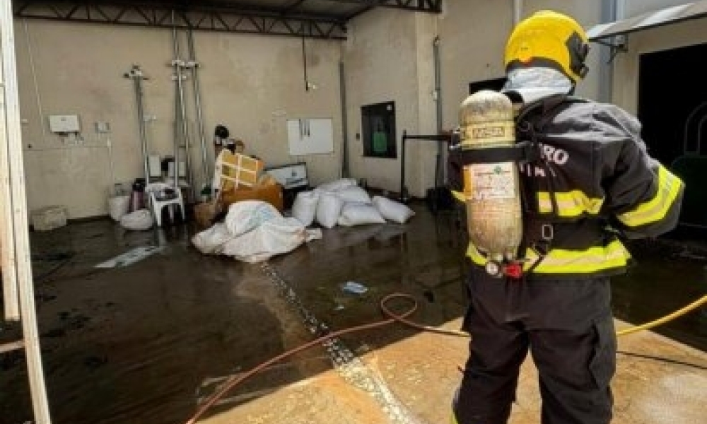 Incêndio em placas solares mobiliza bombeiros e é controlado sem vítimas em Sinop