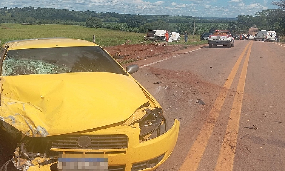 Colisão frontal entre carro e caminhonete deixa feridos na MT-344 em Dom Aquino