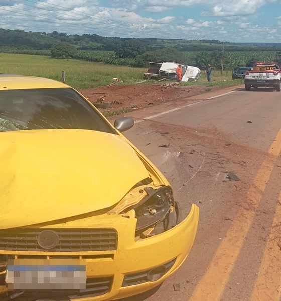 Colisão frontal entre carro e caminhonete deixa feridos na MT-344 em Dom Aquino