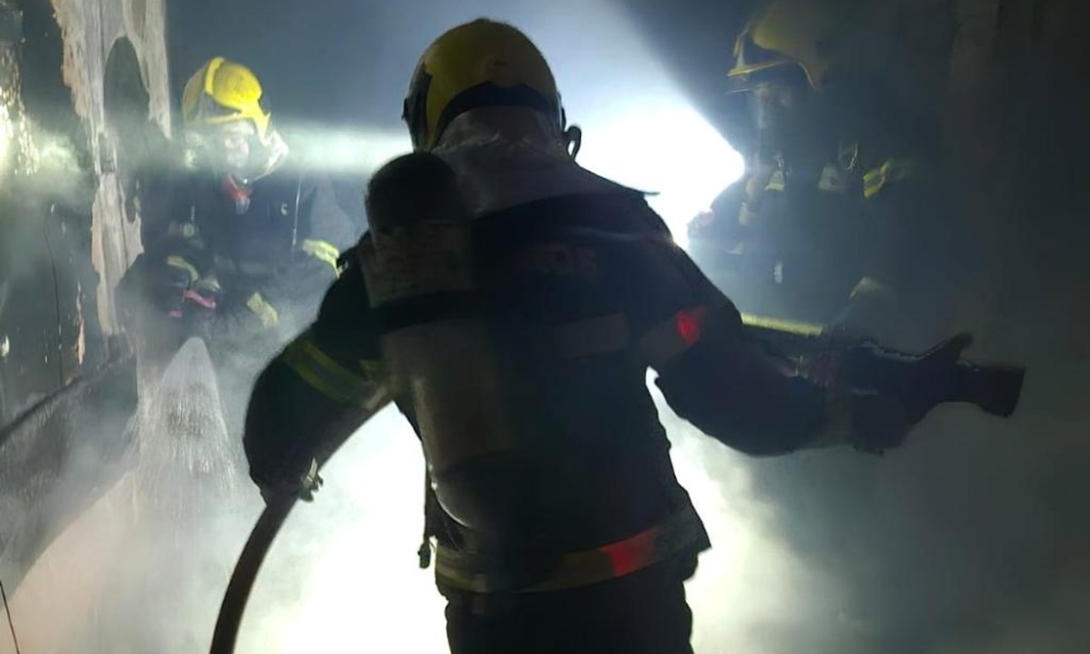 Corpo de Bombeiros combate incêndio em kitnet em Sinop