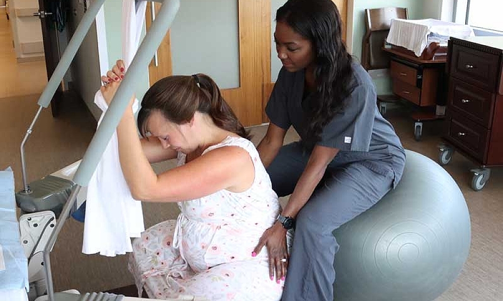 Regulamentação nacional consolida atuação de doulas e amplia integração ao SUS