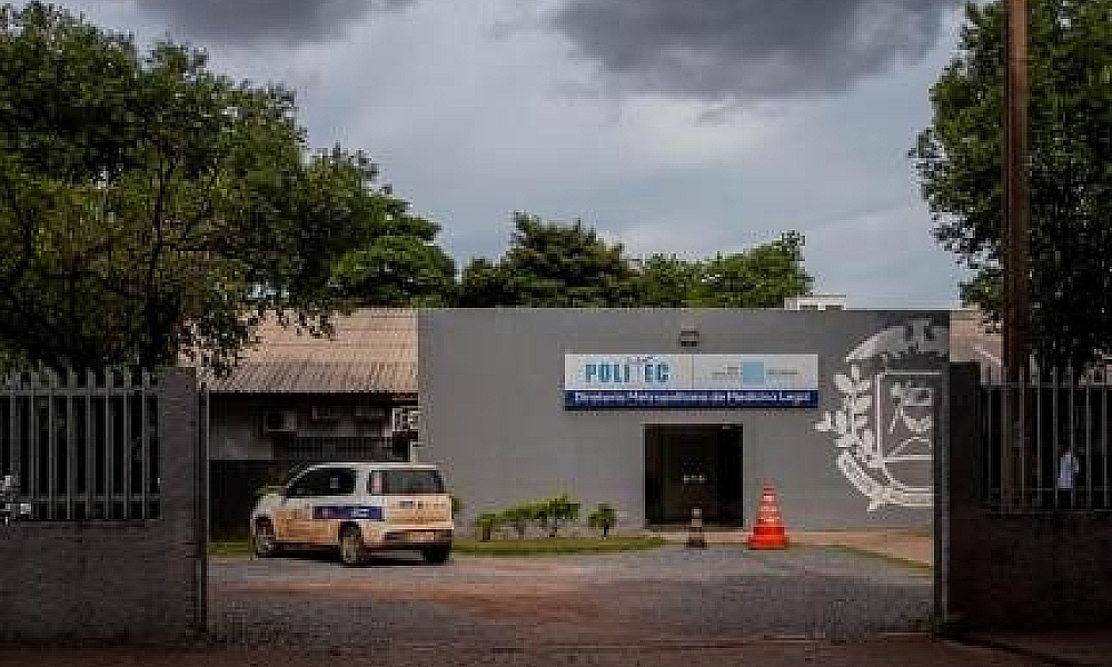 Assaltante invade estacionamento do IML em Cuiabá, rende trabalhadores e foge com arma