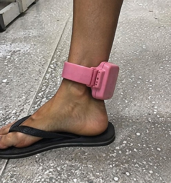 Nova proposta endurece monitoramento de agressores com tornozeleira diferenciada