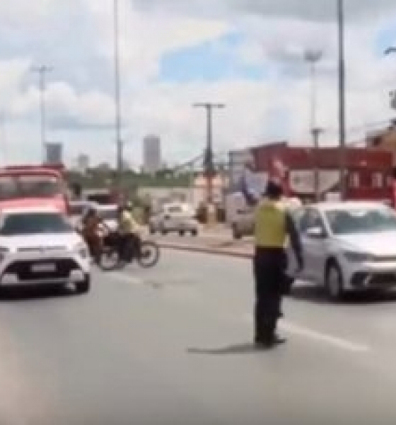 Ciclista � atropelado durante reportagem ao vivo sobre tr�nsito em Cuiab� (V�deo)