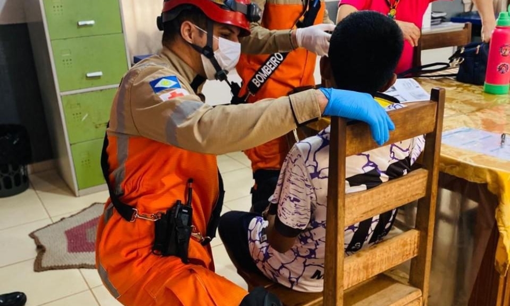 Corpo de Bombeiros presta socorro a estudante de 11 anos após mal súbito em escola