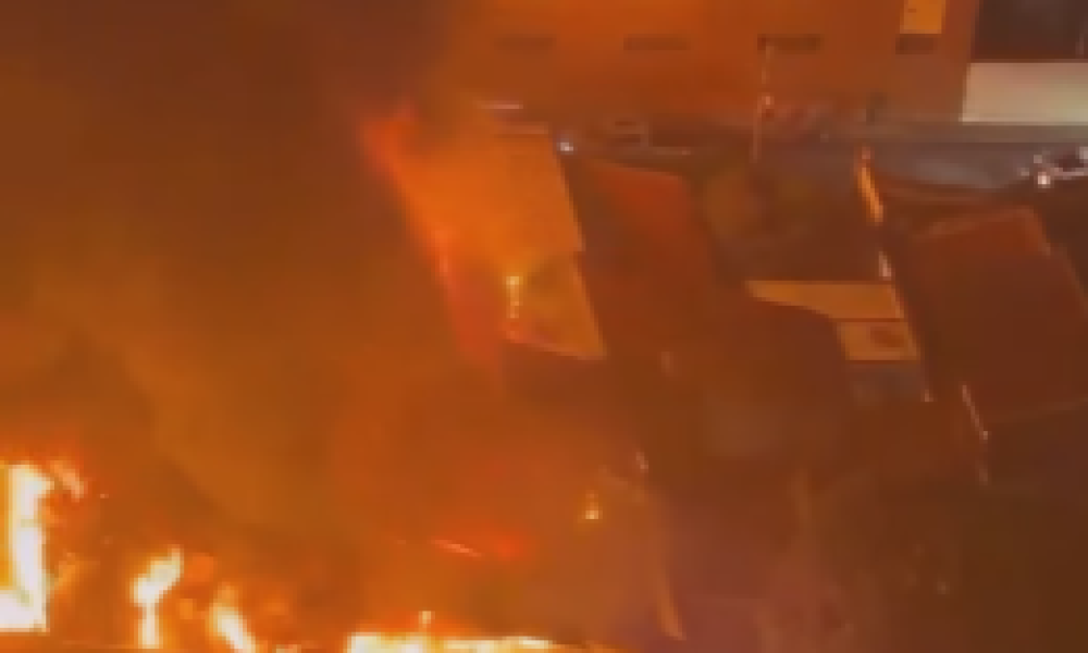 Incêndio atinge casa noturna Geronimo West Music e mobiliza bombeiros em Cuiabá