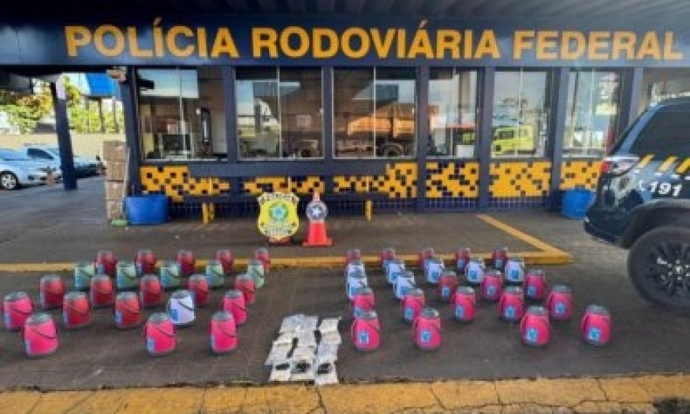 PRF apreende drogas e medicamento Mounjaro escondidos em garrafas com fundo falso na BR-163