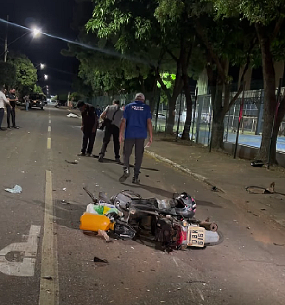 Suspeito rouba caminhonete, foge em alta velocidade e mata motociclista durante atropelamento