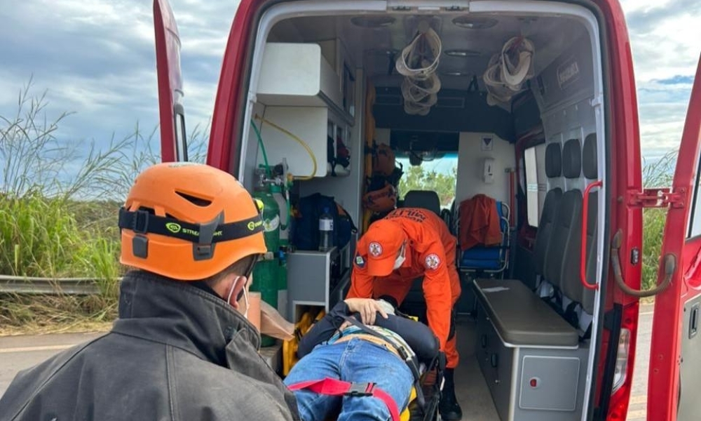 Corpo de Bombeiros socorre vítima de acidente envolvendo três veículos em Campo Novo do Parecis