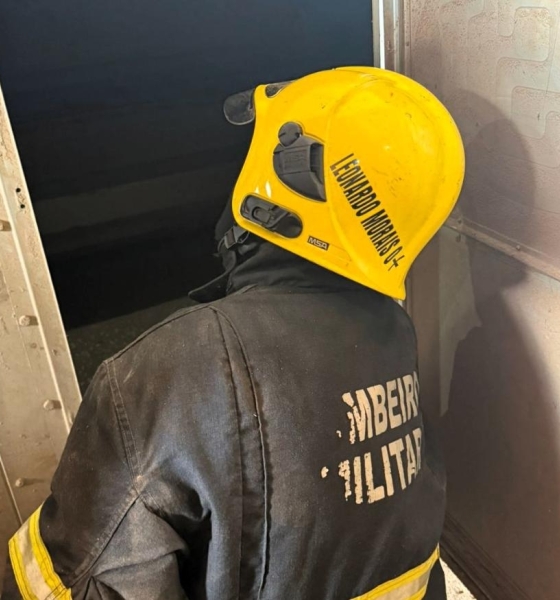 Corpo de Bombeiros combate incêndio em silo de grãos em Pontes e Lacerda