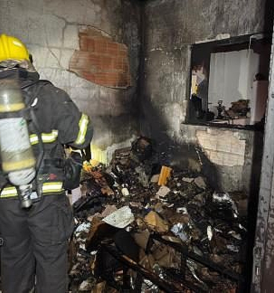 Incêndio destrói móveis e parte de residência durante a madrugada em Lucas do Rio Verde
