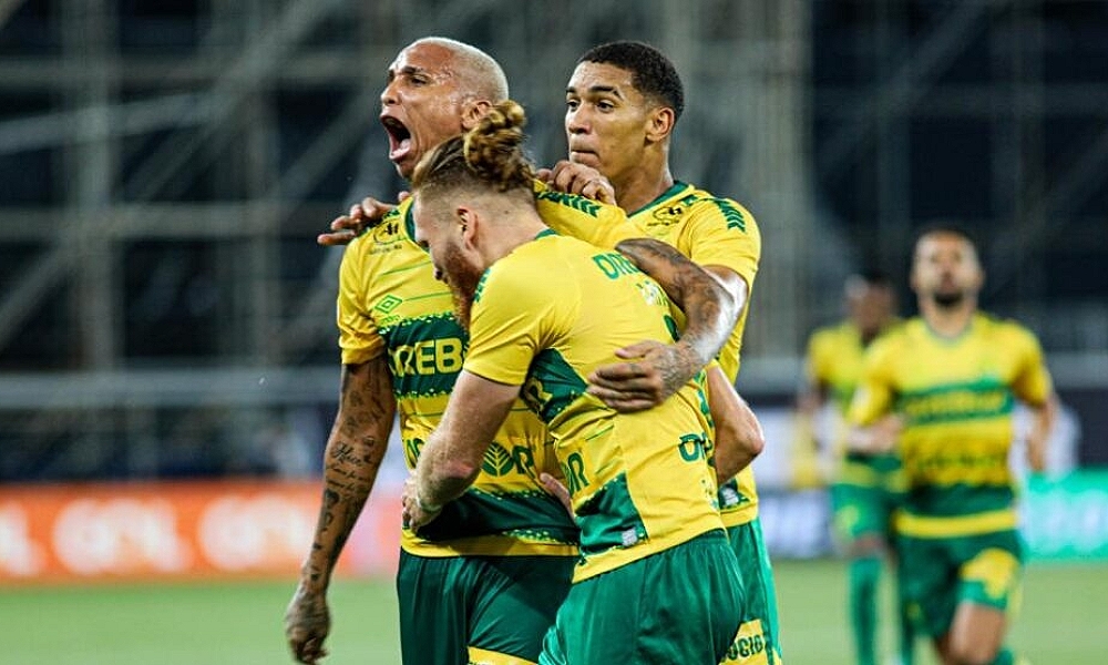 Cuiabá vence Botafogo, que vê Palmeiras encostar antes do confronto direto