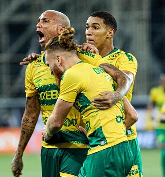 Cuiabá vence Botafogo, que vê Palmeiras encostar antes do confronto direto