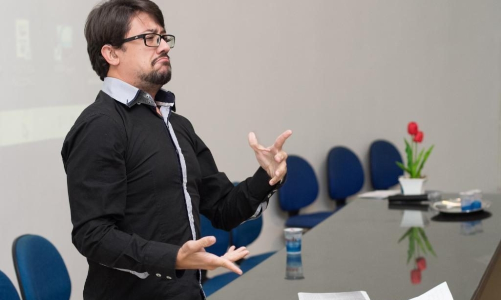 Seduc publica edital para inscrições em curso de Libras na modalidade EaD