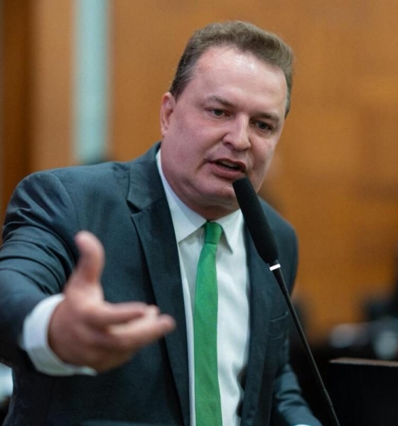 Max Russi denuncia “edital fechado” em licitação de OS e boicote a deputados na Secretaria de Saúde