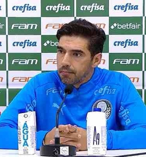 Abel Ferreira se irrita com questionamento sobre escalação e volta a criticar jornalistas