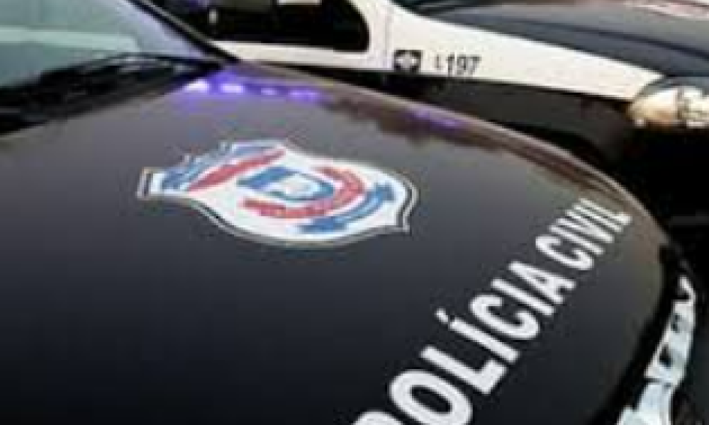 Professor de futebol é detido no Aeroporto de Várzea Grande acusado de abusar de adolescentes