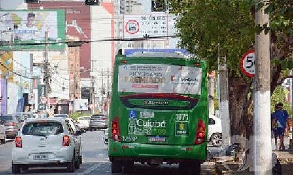 Motoristas de ônibus paralisam em Cuiabá