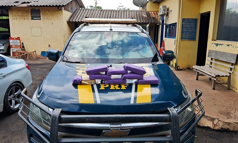 PRF apreende aproximadamente 8,5 kg droga em carro de luxo