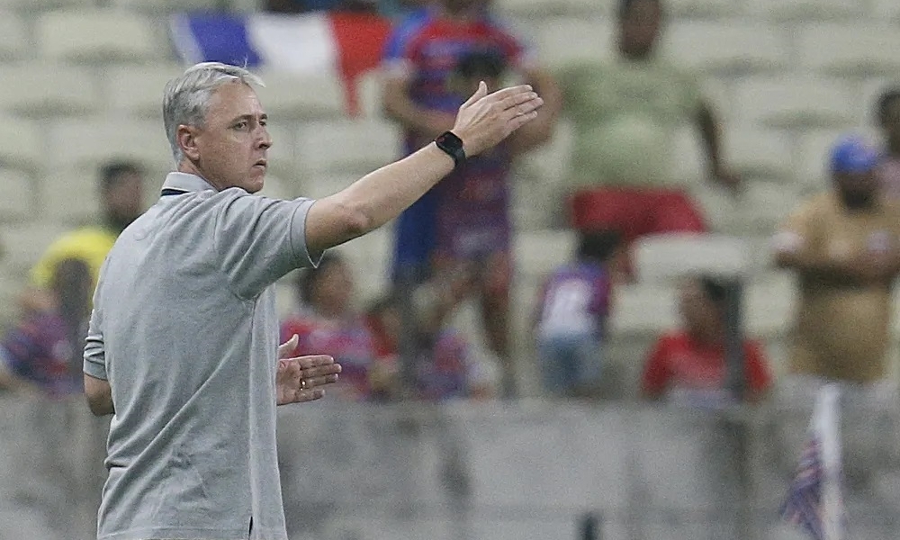 Tiago Nunes diz que empate foi justo e confia no Botafogo