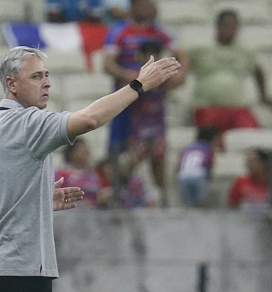 Tiago Nunes diz que empate foi justo e confia no Botafogo