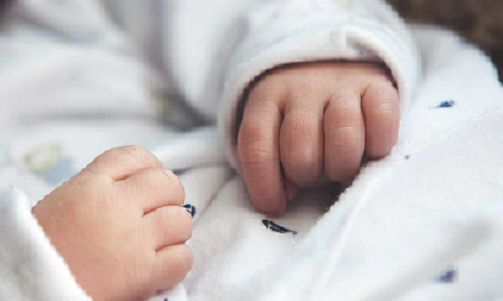 Bebê de seis meses morre após cair de cômoda em Sorriso