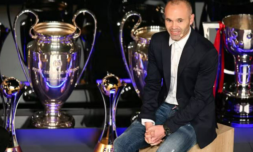 Real Madrid homenageia Andrés Iniesta após anúncio de aposentadoria