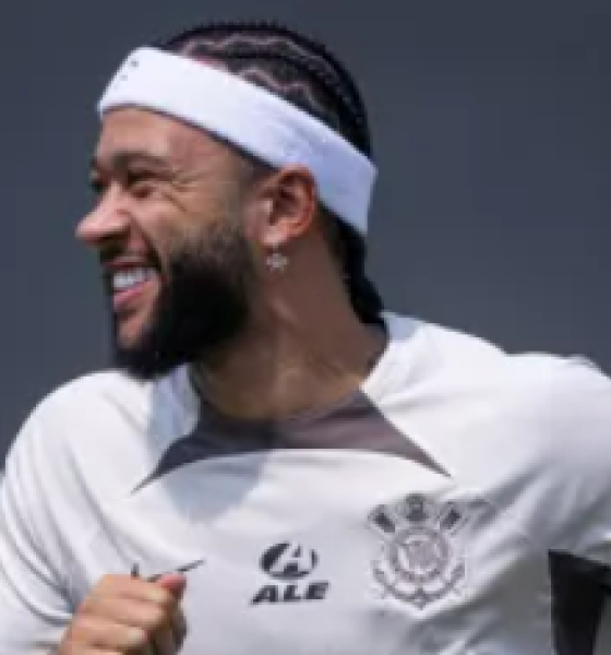 Memphis Depay pode deixar o Corinthians devido à crise com patrocinador, diz jornal inglês