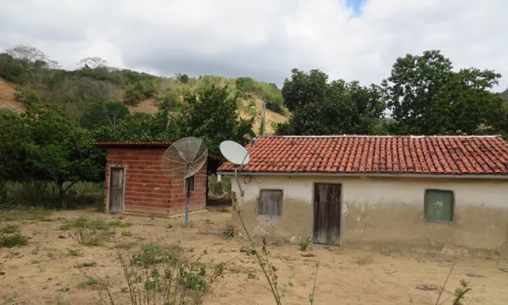 Homem é indiciado por manter família em cárcere privado por mais de 20 anos em MG