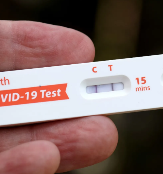 Covid-19 aumenta risco de infarto e AVC por até 3 anos após infecção, diz estudo