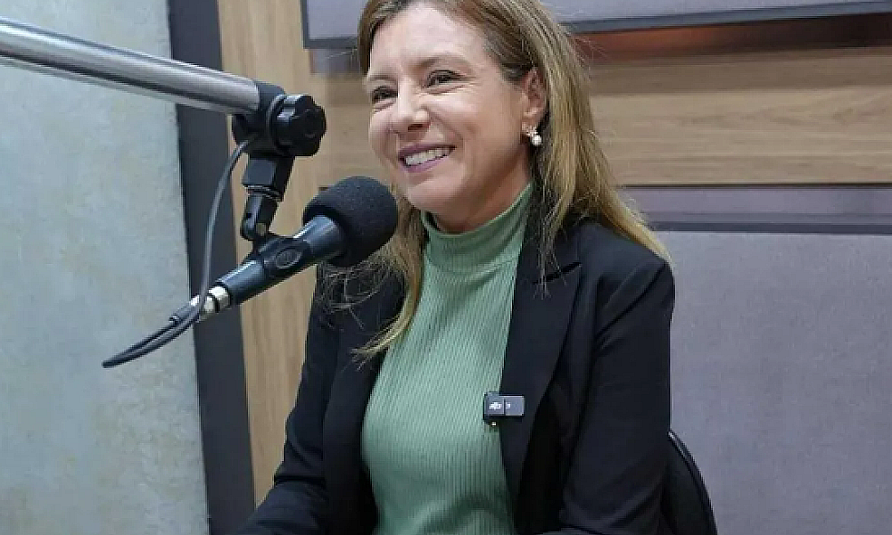 Prefeita eleita de Várzea Grande, Flávia Moretti, anuncia marido como secretário e confirma criação de novas pastas