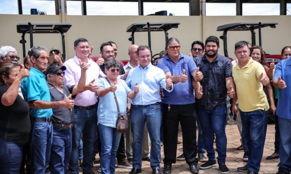 Botelho entrega patrulhas e veículos para pequenos produtores