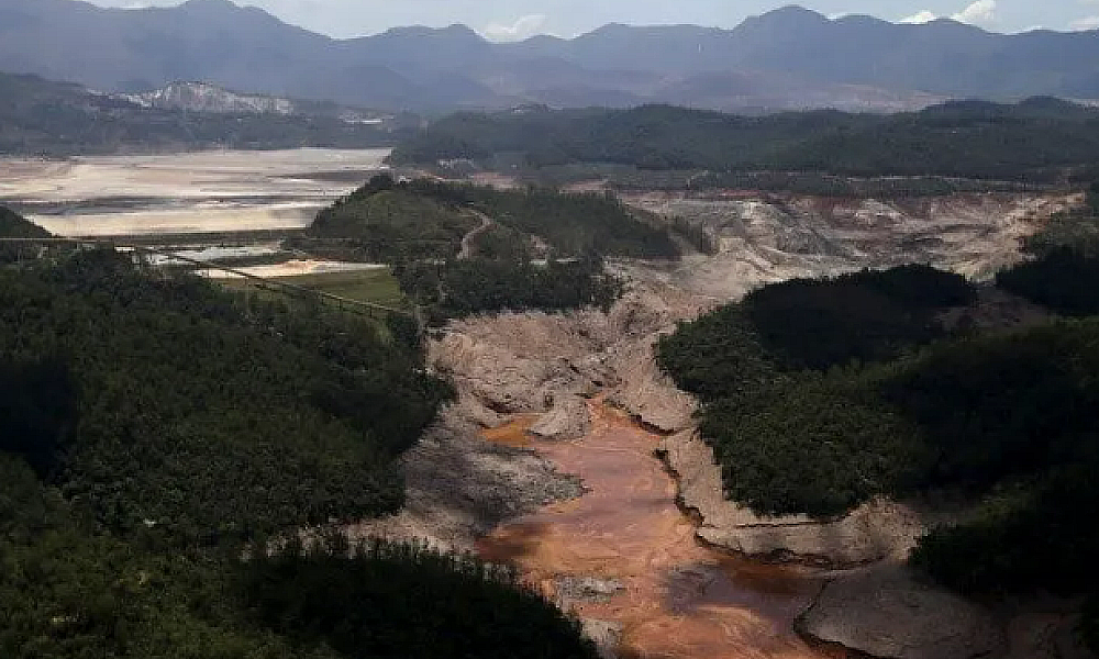 300 mil famílias receberão indenização imediata no acordo da tragédia de Mariana, diz ministro