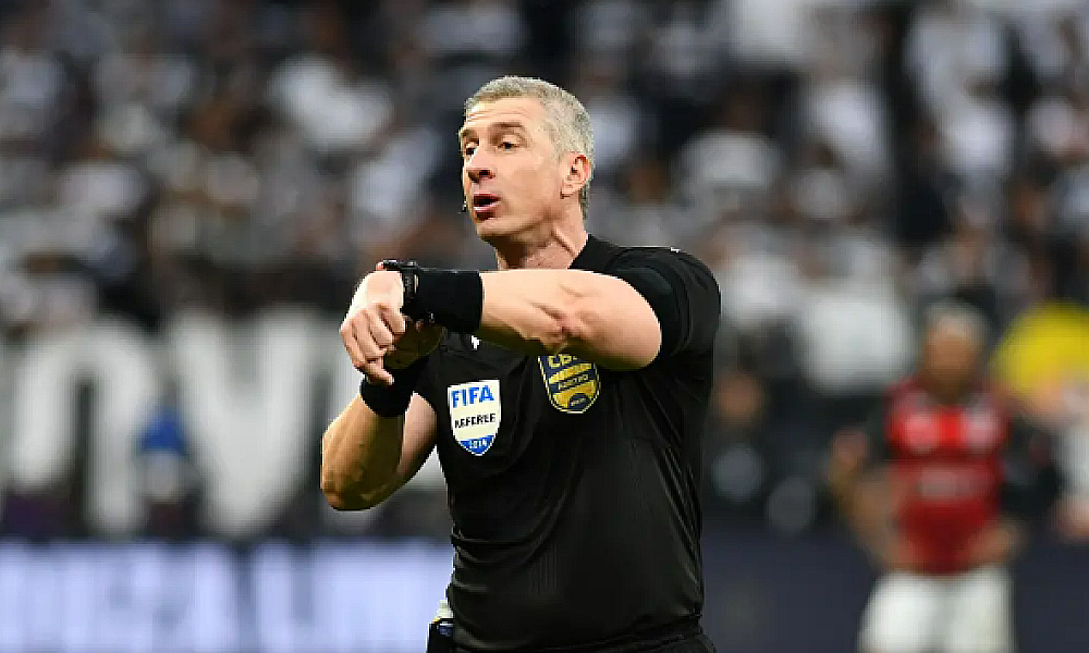 Vinícius Cascone acusa Flamengo de presentear árbitro após derrota do Corinthians