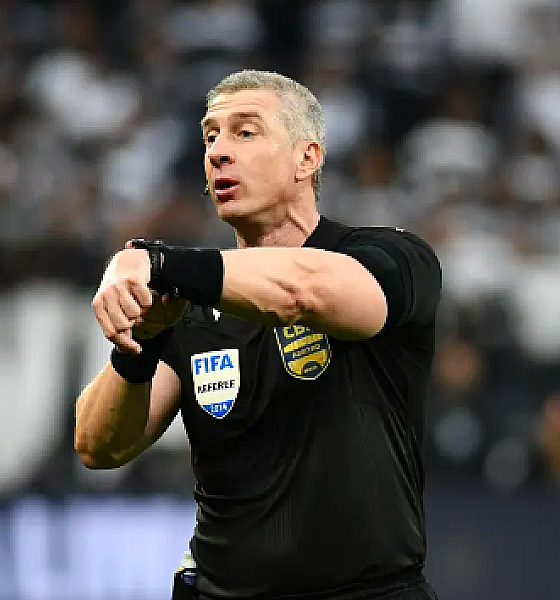 Vinícius Cascone acusa Flamengo de presentear árbitro após derrota do Corinthians