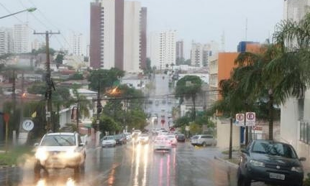 Dezembro começa com alerta de temporais e granizo em MT