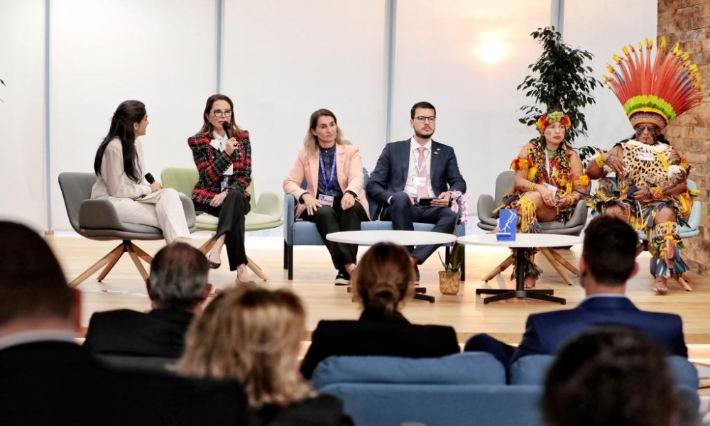 Primeira-dama de MT apresenta SER Família e SER Família Indígena na COP 28