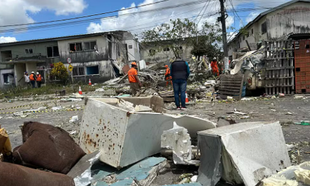Explosão seguida de desabamento de prédio em Maceió deixa 3 mortos e 5 feridos