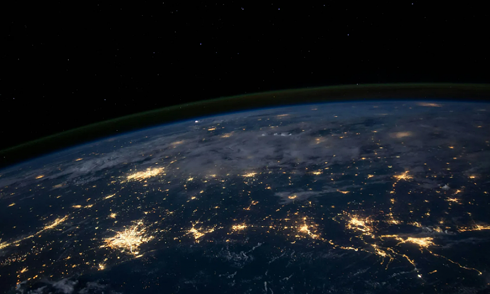 Primeiro satélite de madeira do mundo é lançado ao espaço