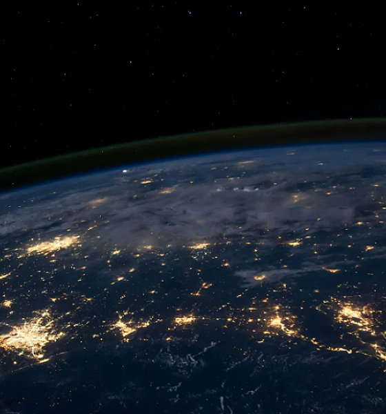 Primeiro satélite de madeira do mundo é lançado ao espaço