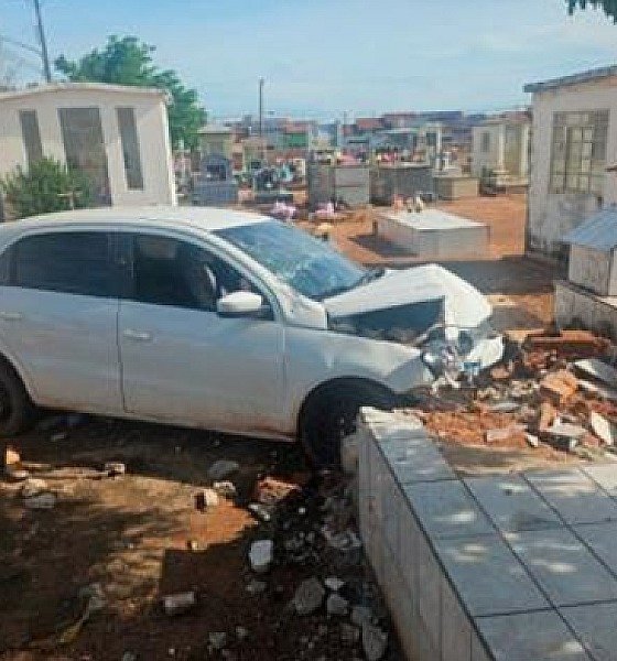 Motorista invade cemitério e colide contra túmulo em Mirassol D'Oeste