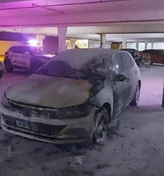 Homem incendeia veículo em estacionamento de mercado em Rondonópolis