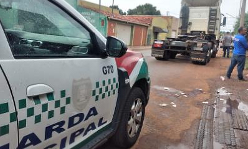 Idosa é atropelada por caminhão no bairro Construmat em Várzea Grande