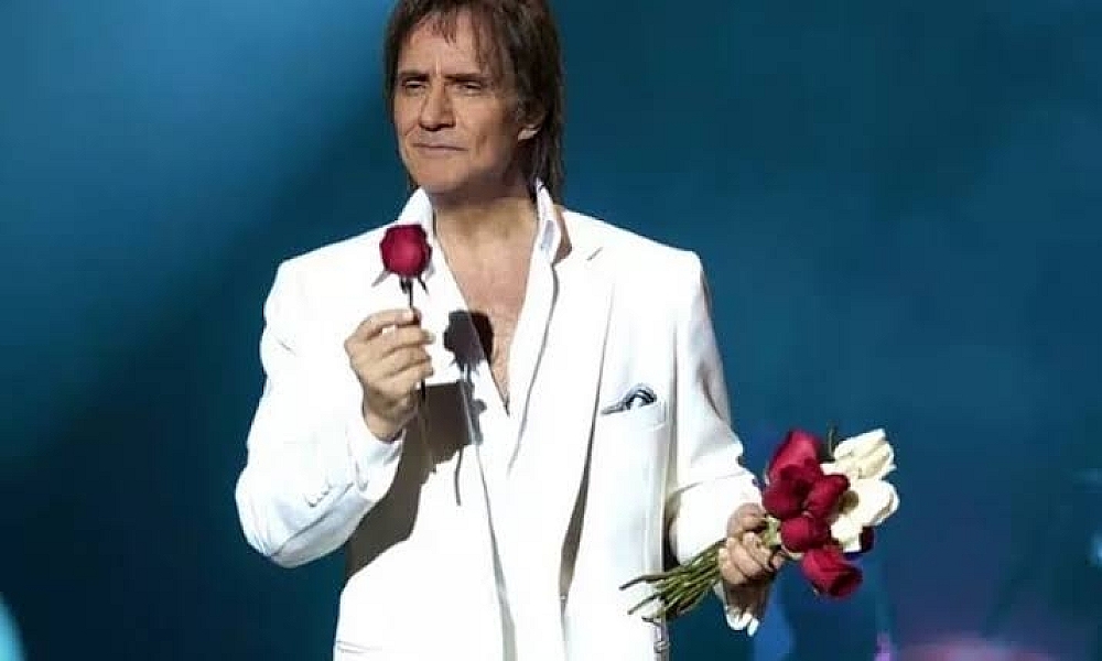 Assessoria de Roberto Carlos nega rombo de R$ 100 milhões em empresas do cantor